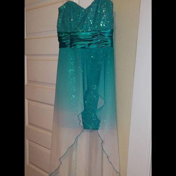 Prom Dress 👗 - Picture 3 of 4