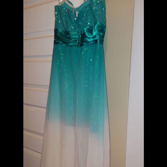 Prom Dress 👗 - Picture 4 of 4