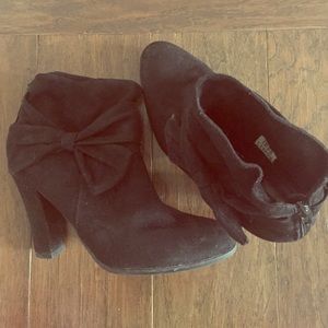 Impo Stretch Black Bow heel booties