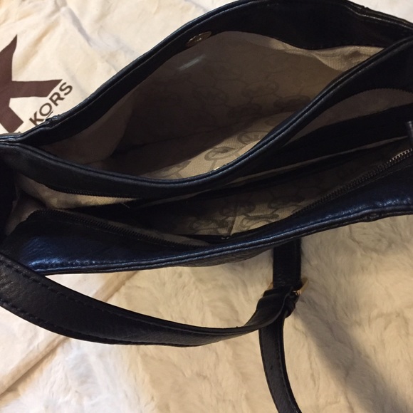 Michael Kors Crossbody - Picture 4 of 4