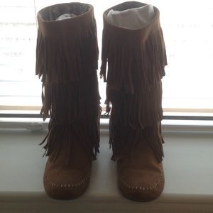 Size 11 faux Swede fringe boots
