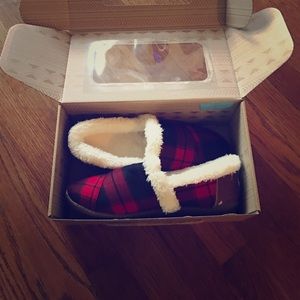 Toms Slipper NWT Size 8 Buffalo plaid red black