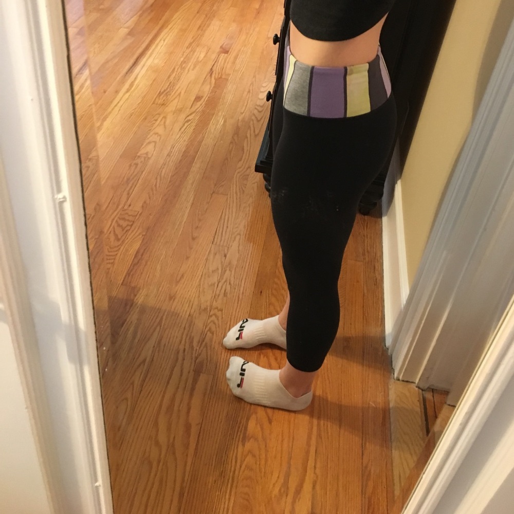 Lululemon cropped workout pants!