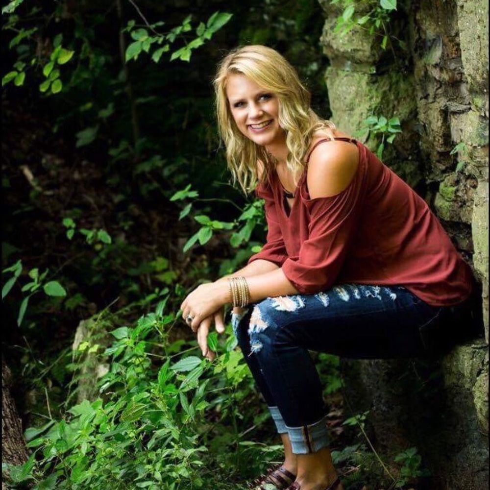 Meet your Posher, Alyson