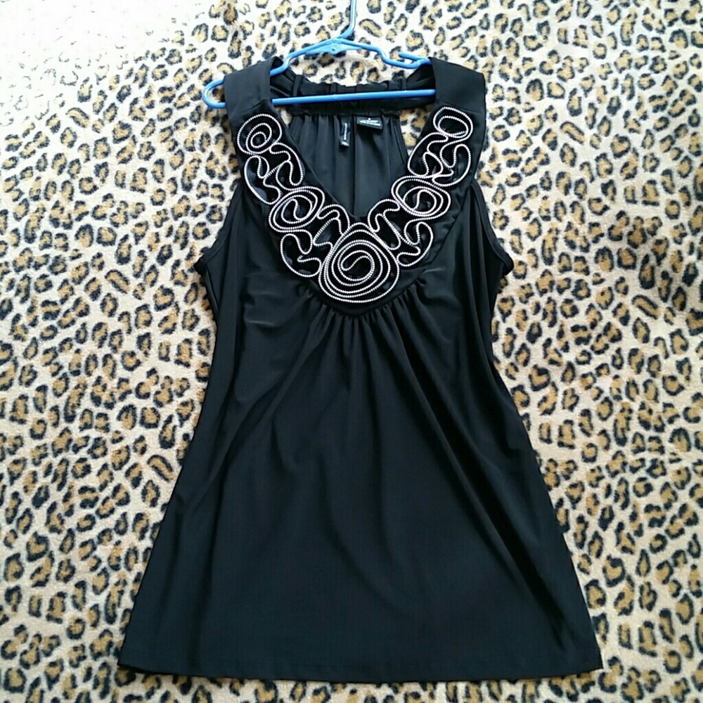 New Directions Zipper Ruffled Top