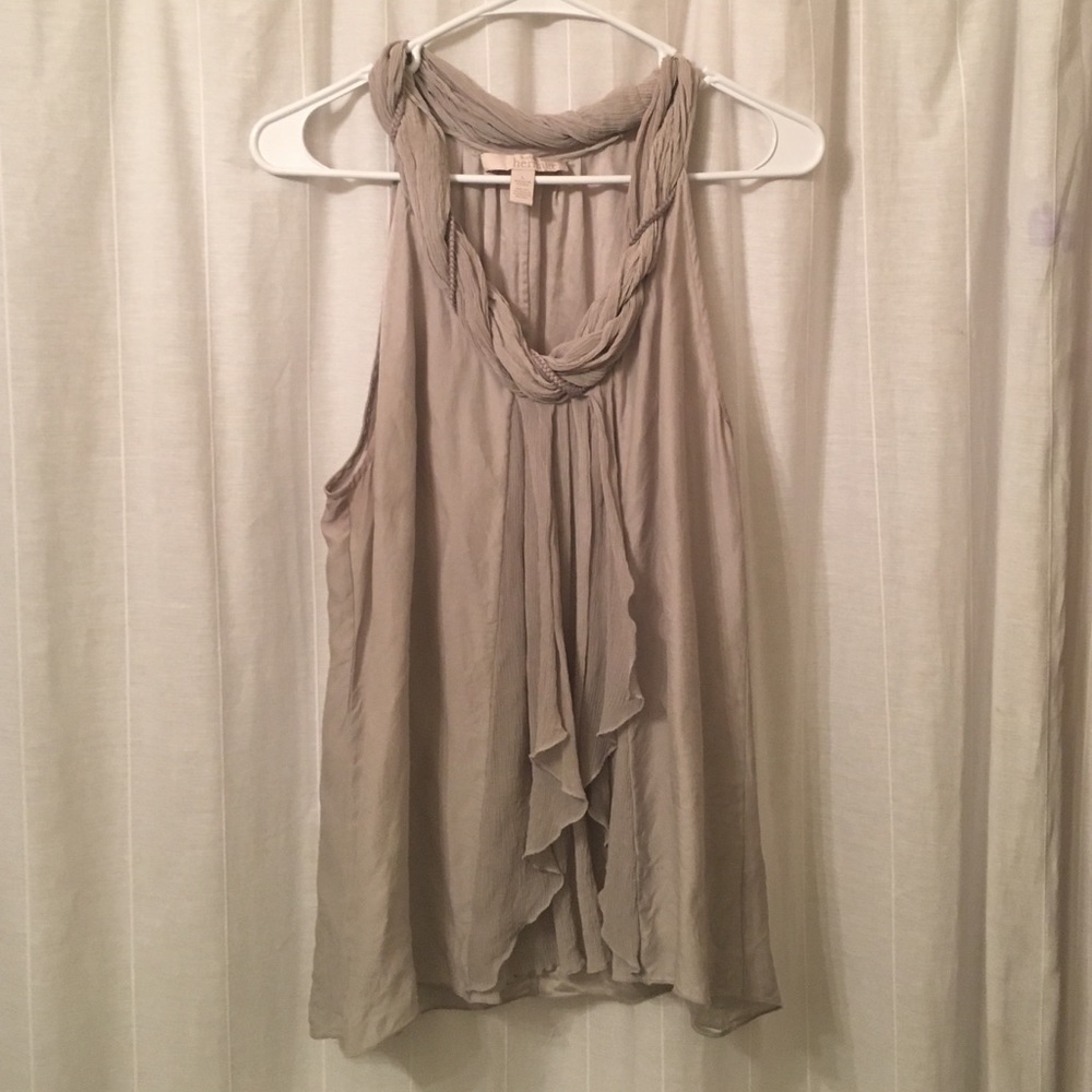 Beautiful detailed sleeveless blouse