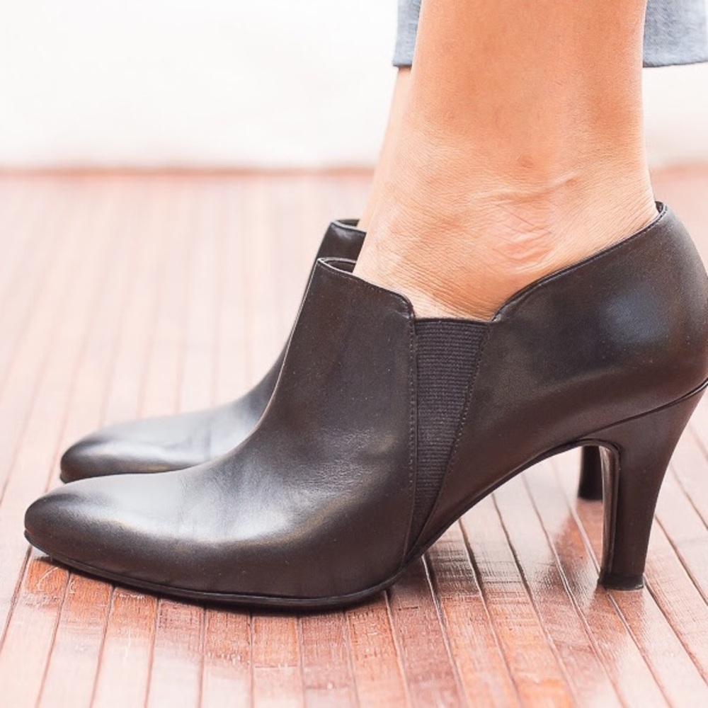 Bandolino Daija Bootie, 2.5 inch heel, Black, 9