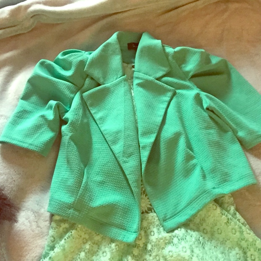 SUPER CUTE SHORT BLAZER💕