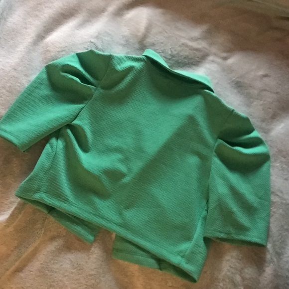 SUPER CUTE SHORT BLAZER💕 - Picture 3 of 4