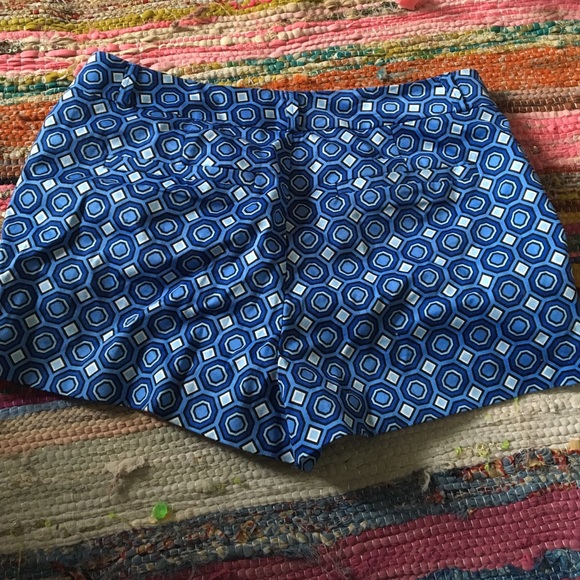 geometrical shorts - Picture 2 of 2
