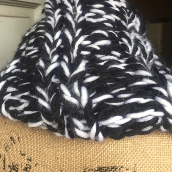 Very chunky warm scarf black and white - Picture 3 of 4