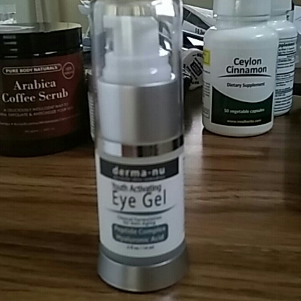Youth Activating EYE GEL peptide complex