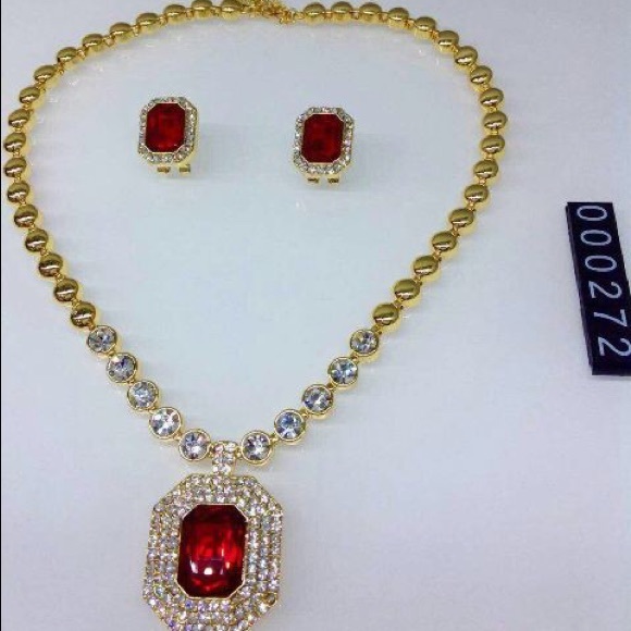 Lovely necklace set . - Picture 3 of 4