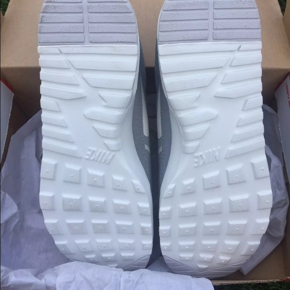 🎉HP🎉 NIKE AIR MAX THEA MATTE SILVER NEW IN BOX - Picture 2 of 6