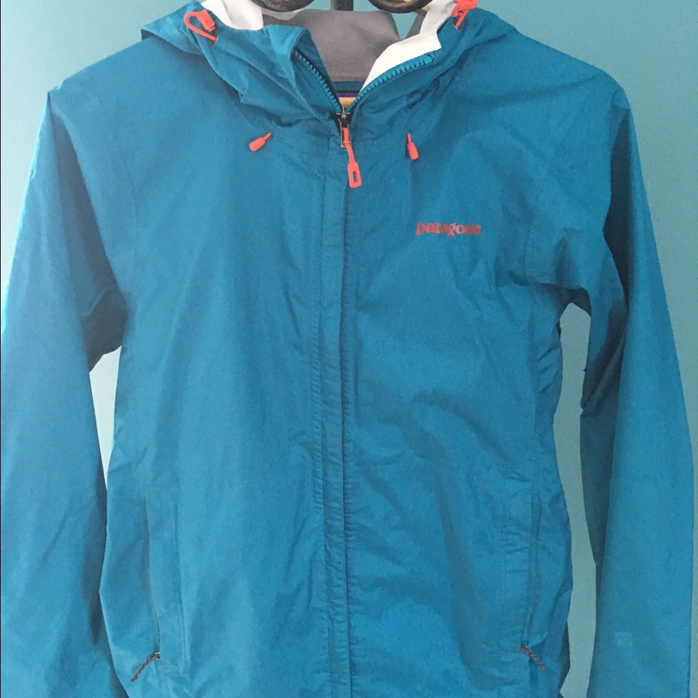 Women's Patagonia raincoat