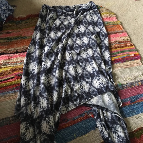 asymmetrical skirt - Picture 2 of 2