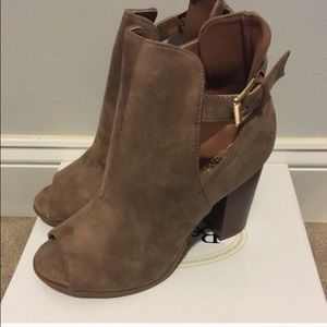 NWOT Brown Suede booties