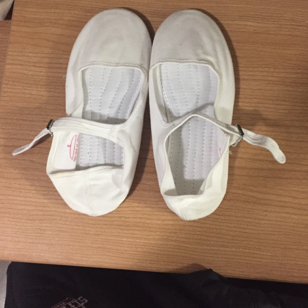 NWOT Size 8 Urban Outfitters Mary Janes