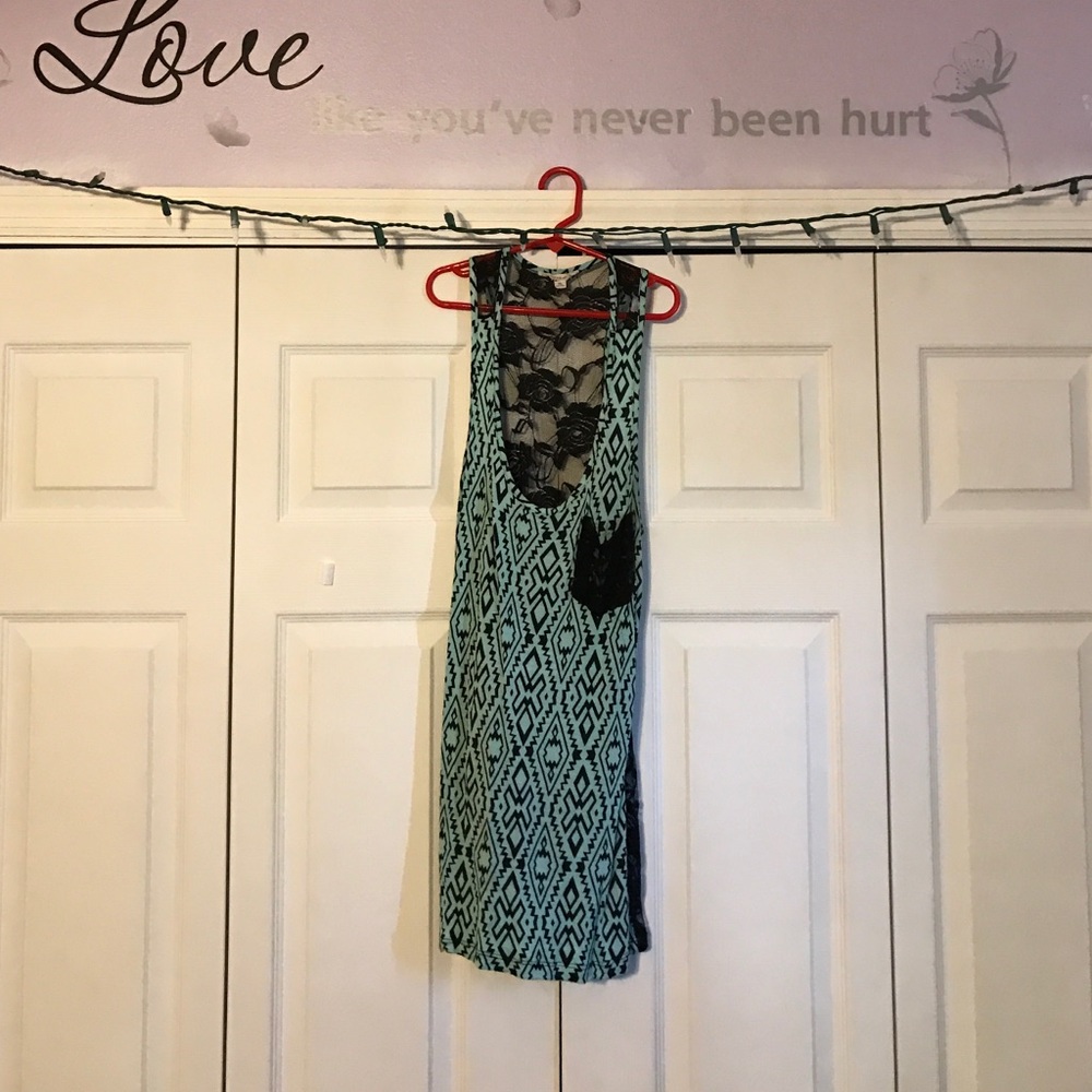 Cute tribal print top!