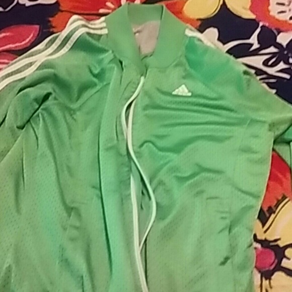 A thin jacket that good to work out in - Picture 1 of 2