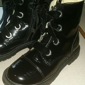 Perfect for fastionistas!! Italian Naturino boots!