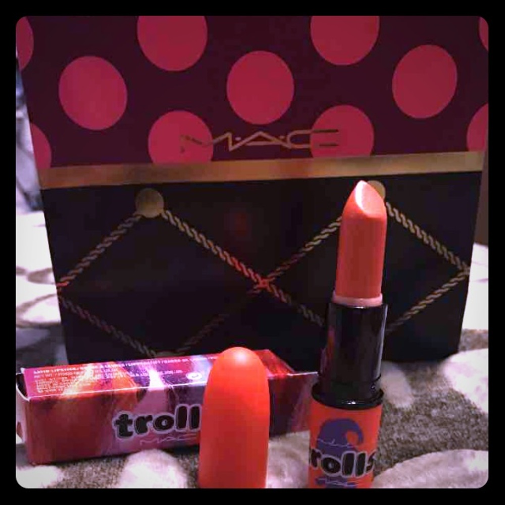 ❤️SOLD❤️Mac lipstick trolls sushi kiss Trolls LE
