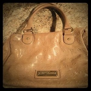Betsey Johnson tan skull print purse