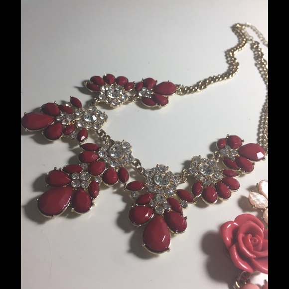 Lauren Conrad Statement necklaces - Picture 2 of 3