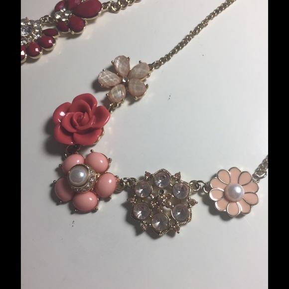 Lauren Conrad Statement necklaces - Picture 3 of 3