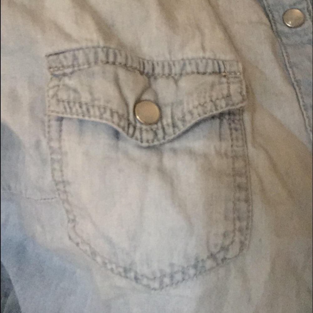 DENIM BUTTON DOWN 💋 - Picture 3 of 3