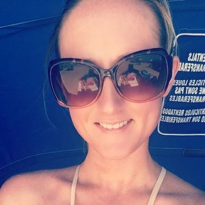 Meet your Posher, Brittnet