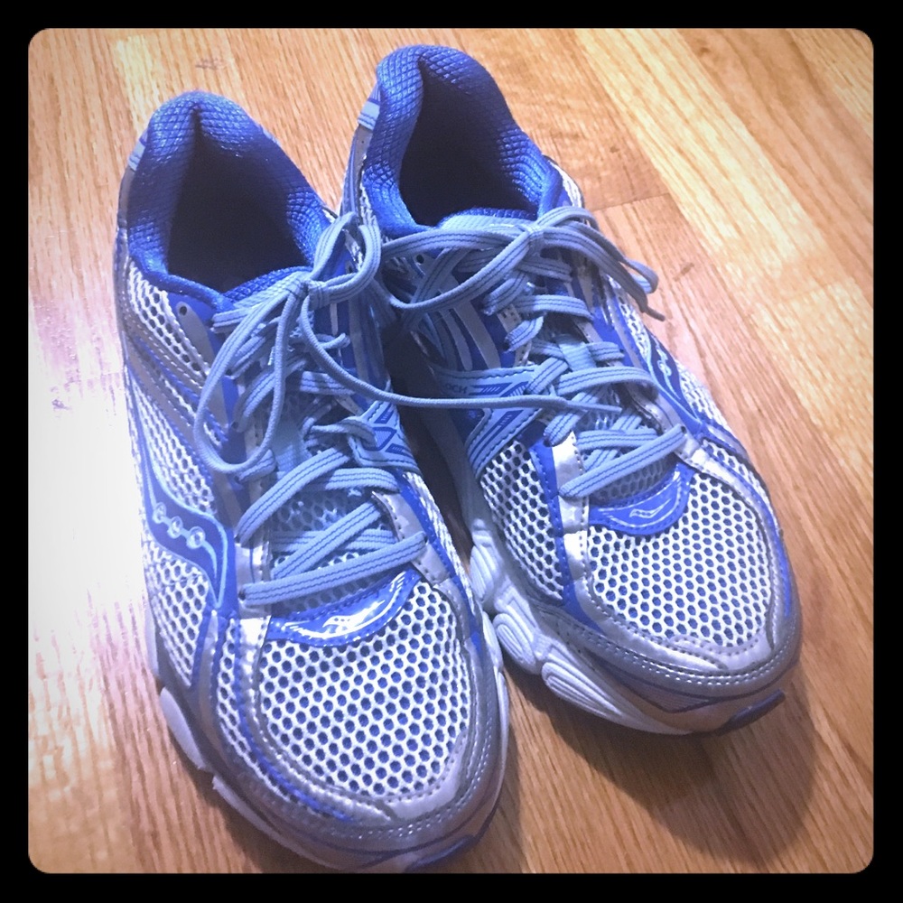 Saucony Omni 11 with arch loch size 8 women's