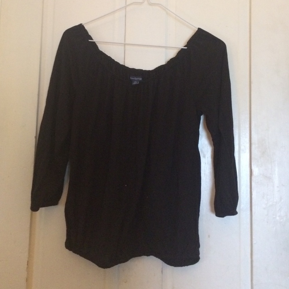 AE black shirt 3/4 length sleeve