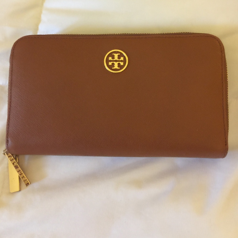 Tory Burch "Robinson" zip continental wallet