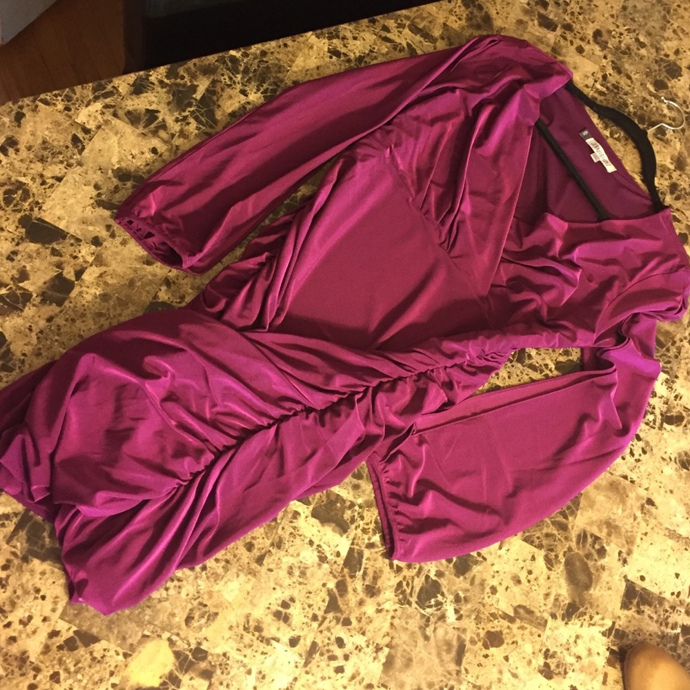 Jennifer Lopez raspberry/purple dress - Picture 1 of 4
