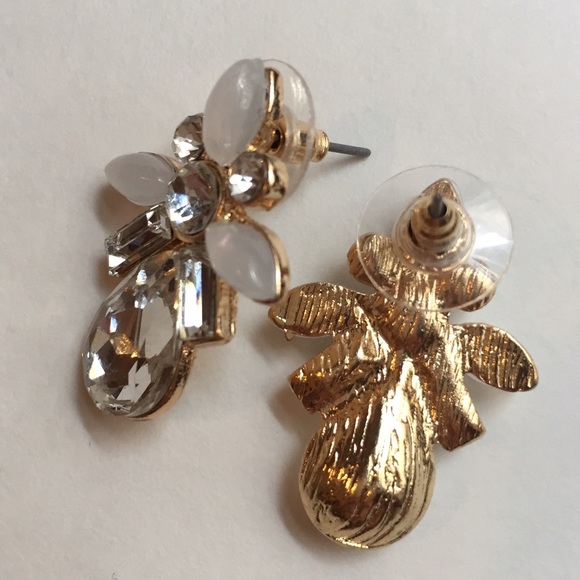 Beautiful Chic Stud CZ Earrings NWT - Picture 5 of 6