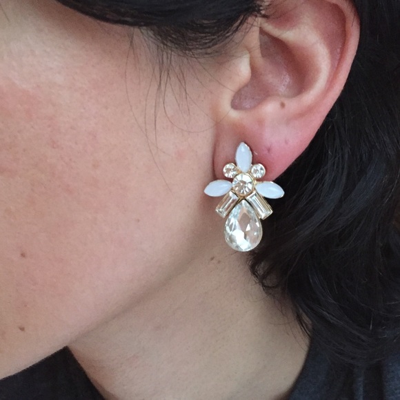 Beautiful Chic Stud CZ Earrings NWT - Picture 6 of 6