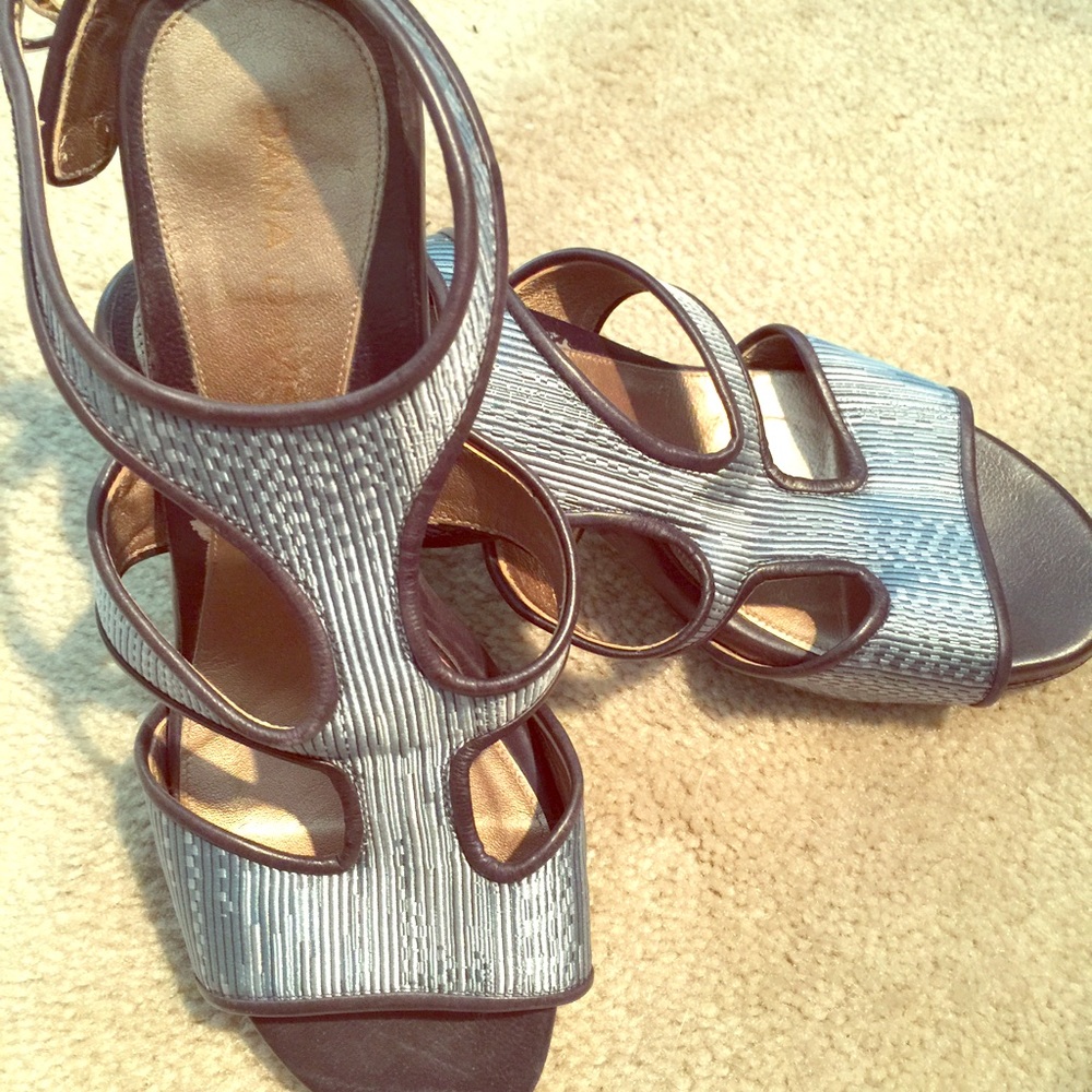 Dana Davis navy blue silver heels. Comfy!