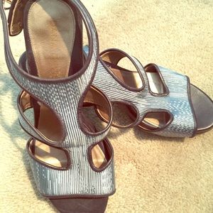 Dana Davis navy blue silver heels. Comfy!