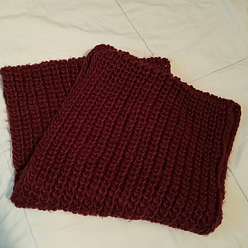 Maroon infinty scarf
