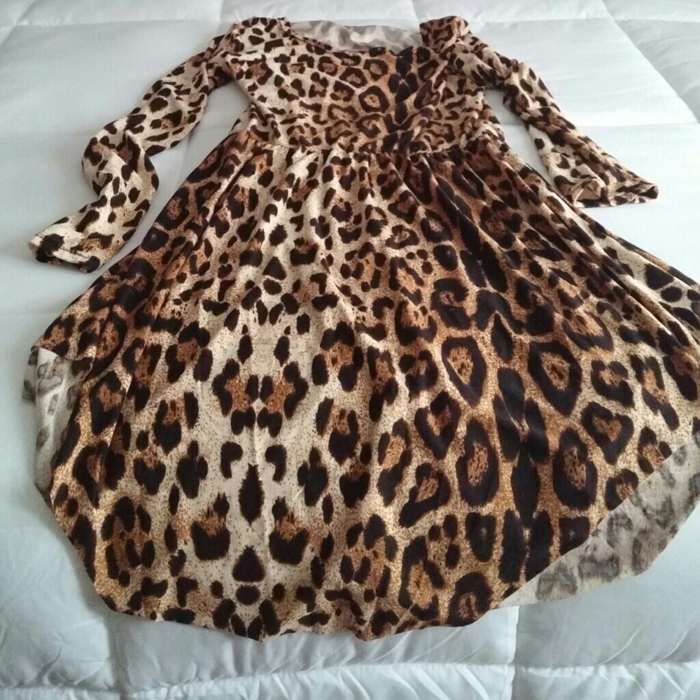 Cheeta dress size XL (It says 2x but isnt)