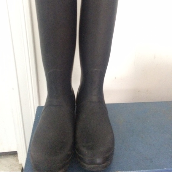 Black matte hunter boots!! Size 8 - Picture 2 of 3