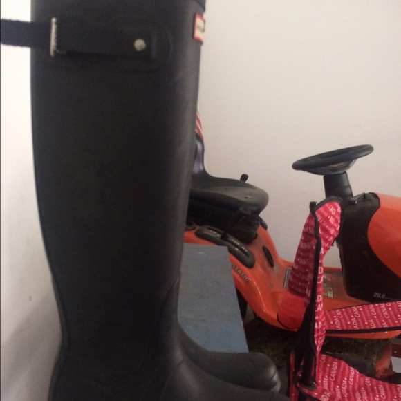 Black matte hunter boots!! Size 8 - Picture 3 of 3