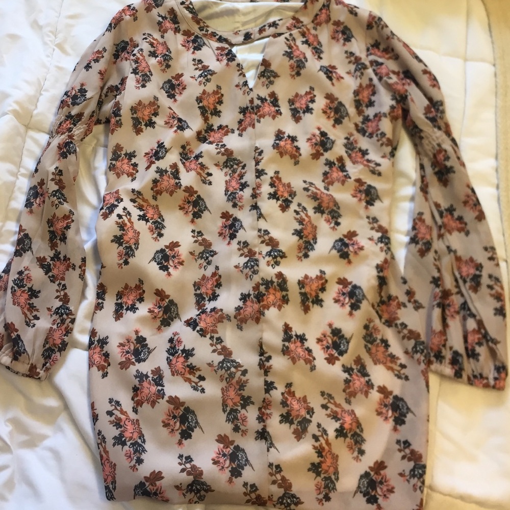 Floral hi-Io dress with key hole