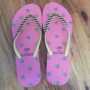 Jane and Bleecker NEVER WORN bee flip flops