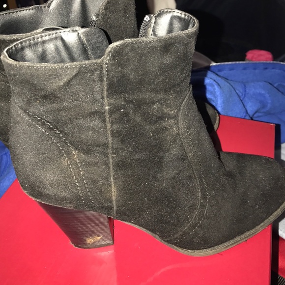 Shoes - Picture 2 of 4