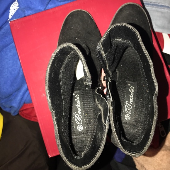 Shoes - Picture 3 of 4