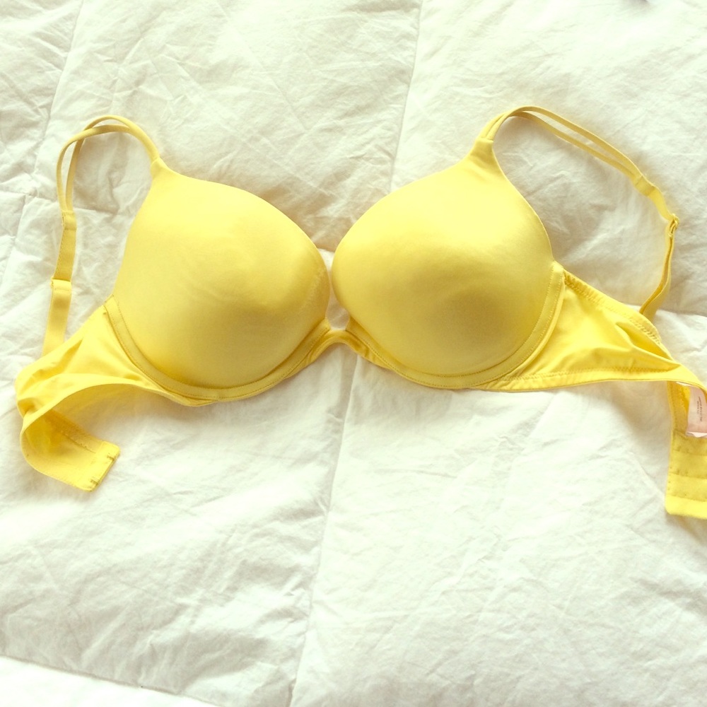 Victoria's Secret push up bra. Yellow. 34d