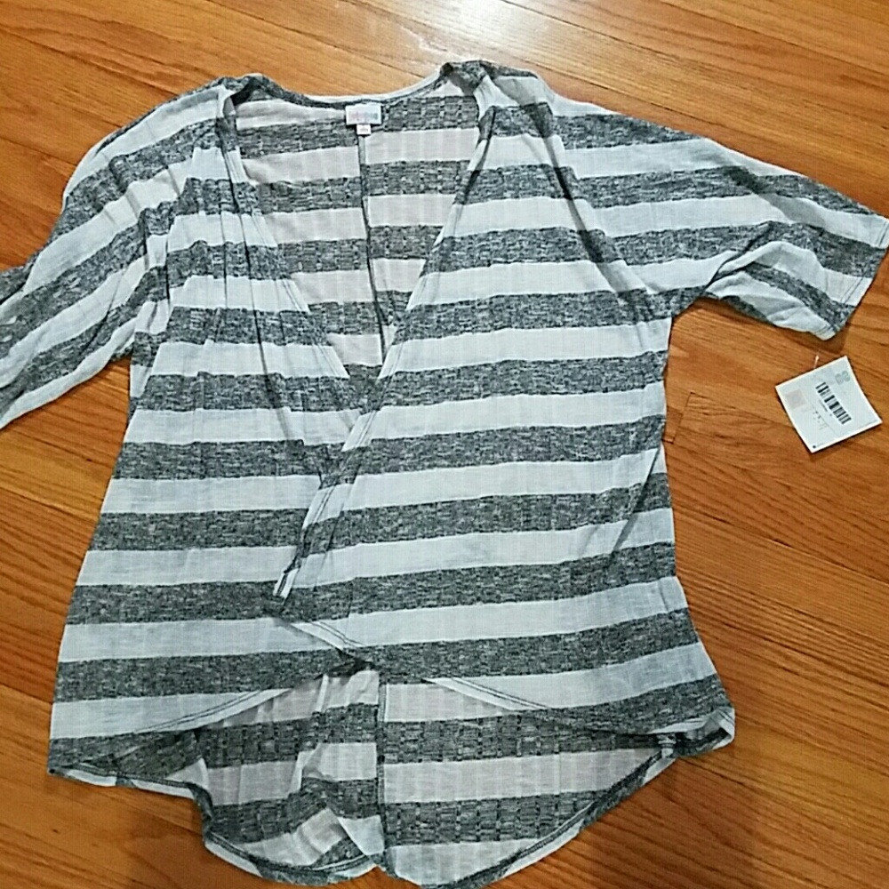 Brand new with tags!!!  LuLaRoe Lindsay size small