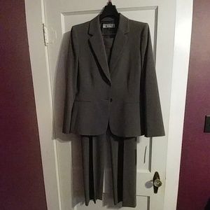 2-piece two-button Tahari suit